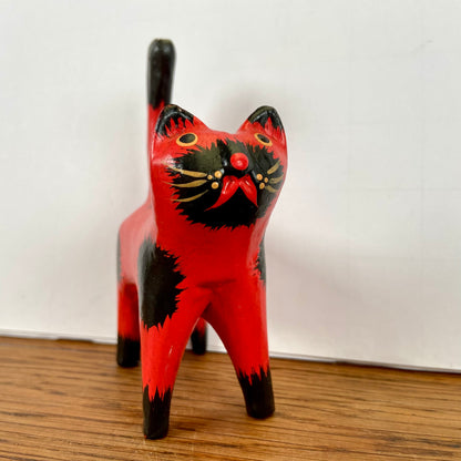 Rood houten katje
