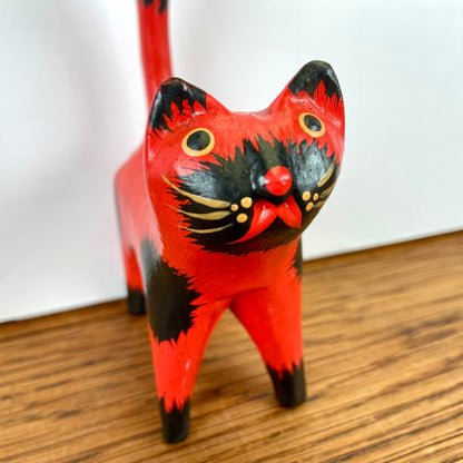 Rood houten katje