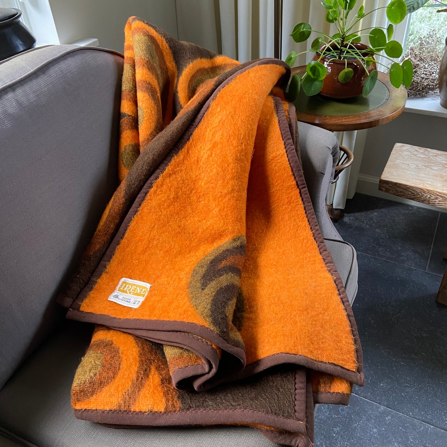 Vintage wollen deken oranje bruin