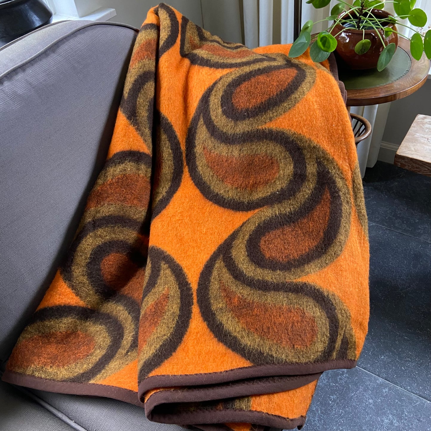 Vintage wollen deken oranje bruin