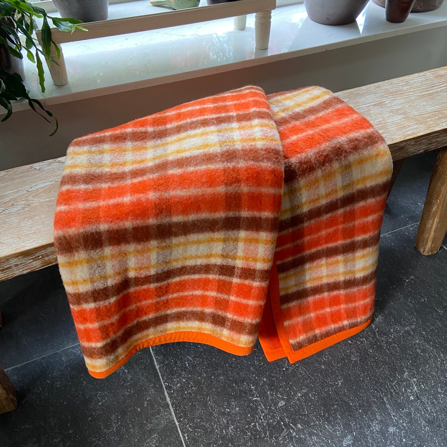 Vintage wollen deken oranje ruit