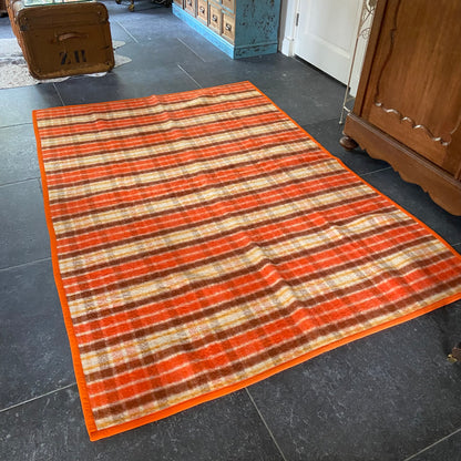 Vintage wollen deken oranje ruit