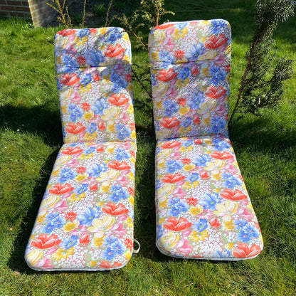 2 vintage ligbed tuin kussens