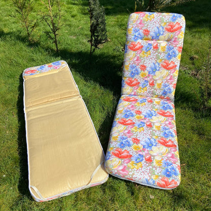 2 vintage ligbed tuin kussens