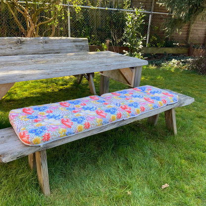 2 vintage ligbed tuin kussens