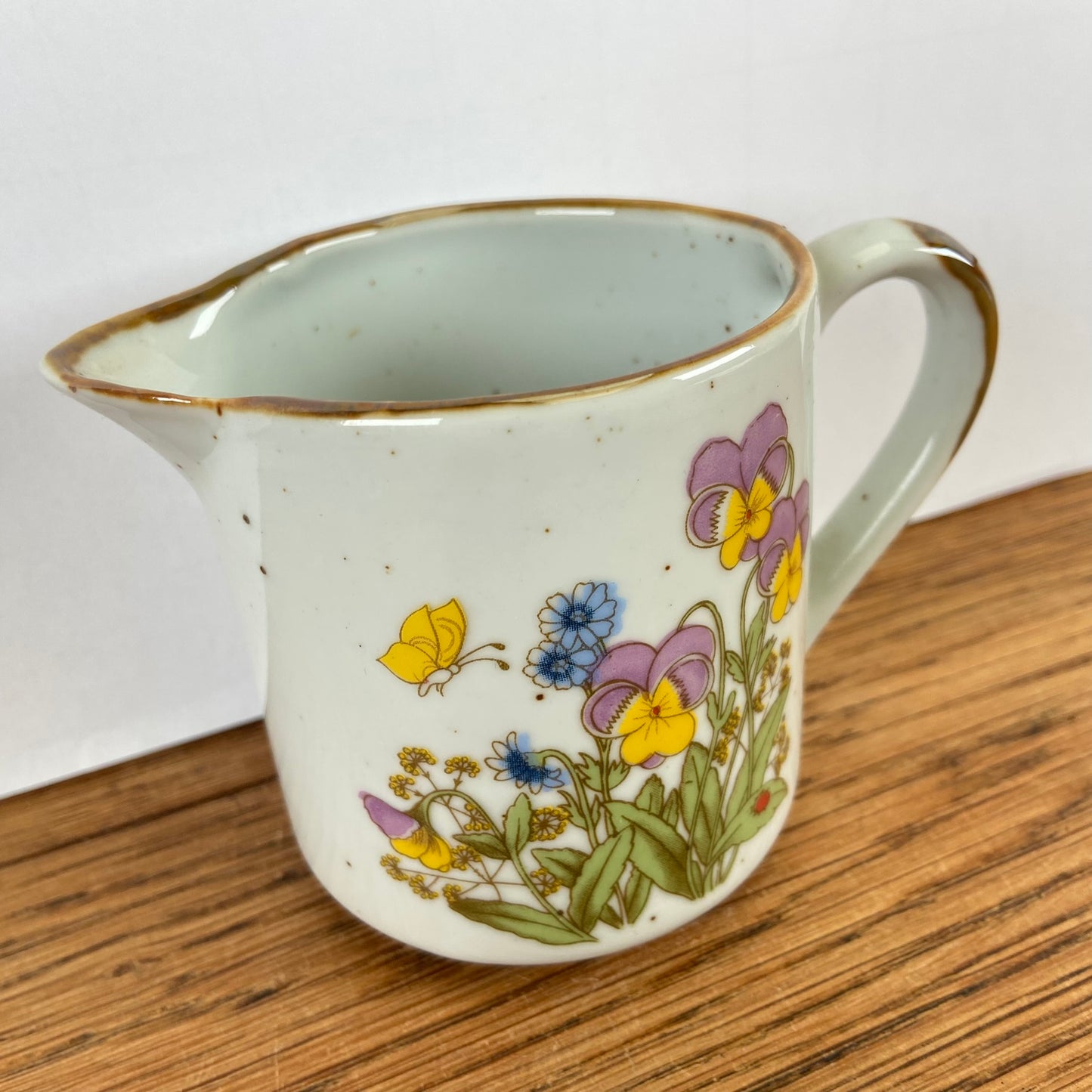 Vintage melkkannetje wilde bloemen