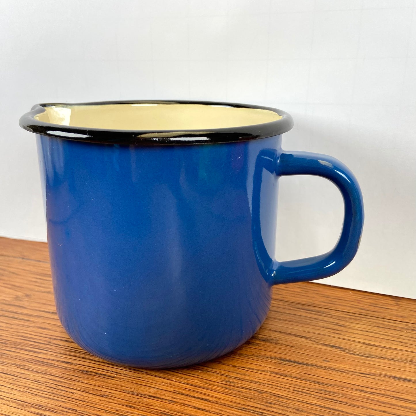 Vintage emaille maatbeker
