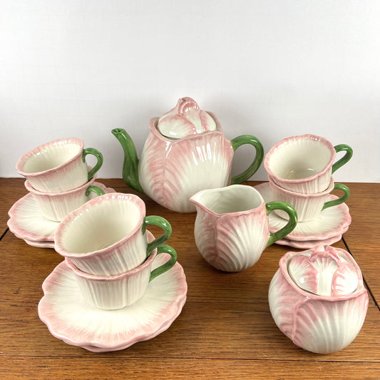 Vintage thee servies pioenroos