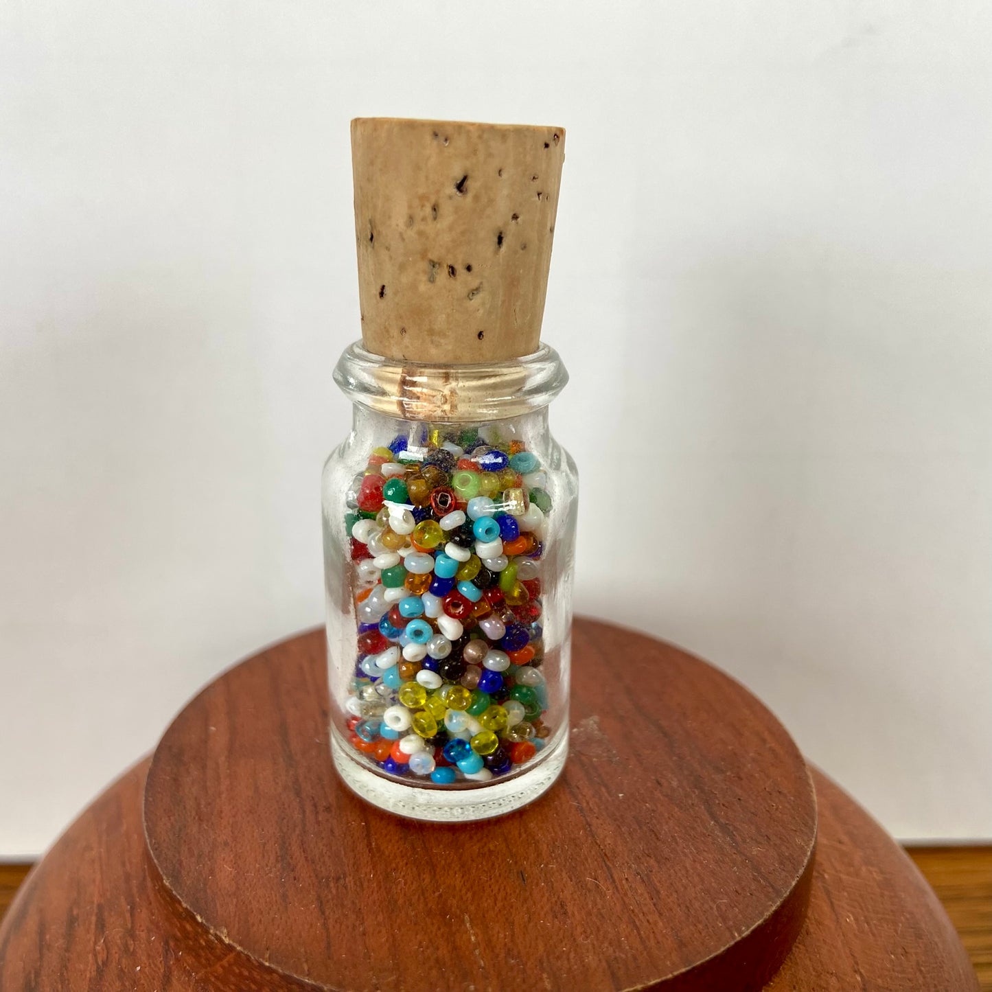 Letterbak glazen potje met kralen