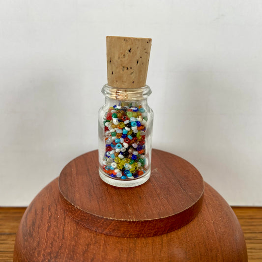 Letterbak glazen potje met kralen