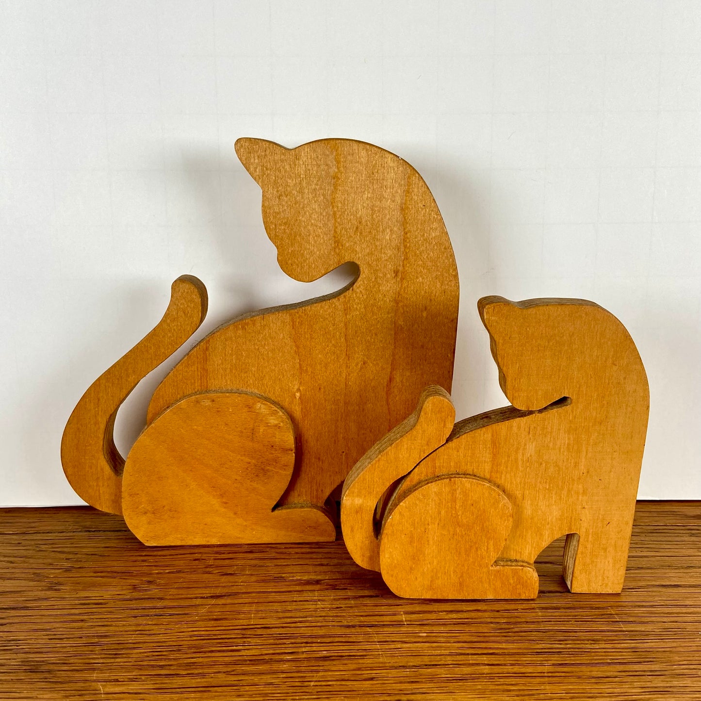 Set van 2 houten katten