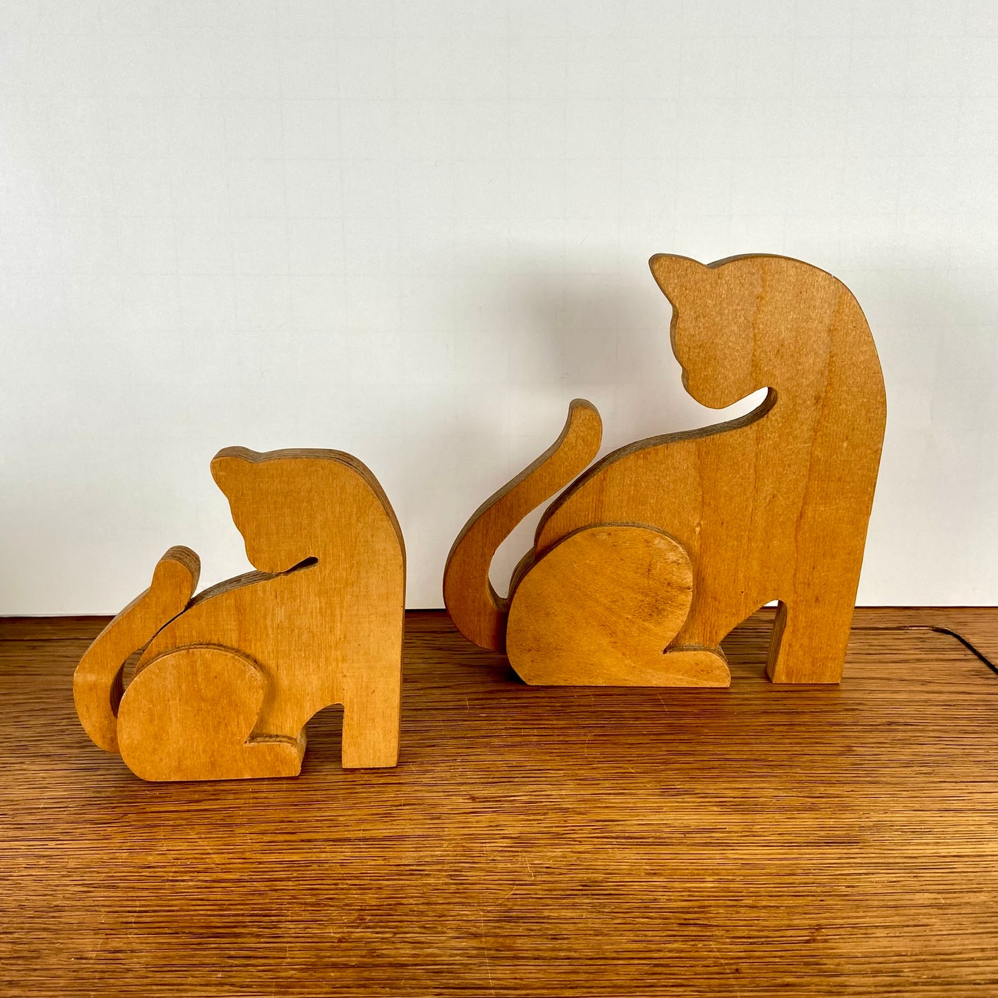 Set van 2 houten katten