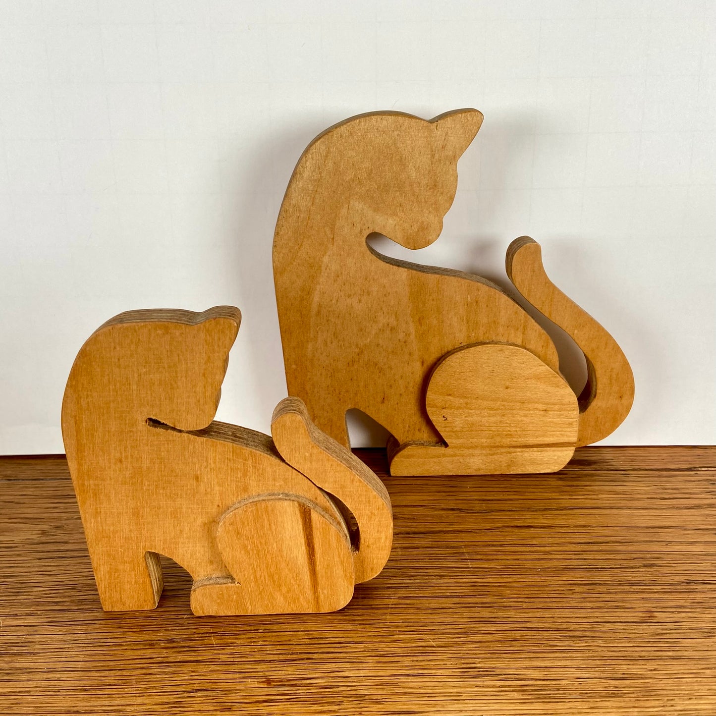 Set van 2 houten katten