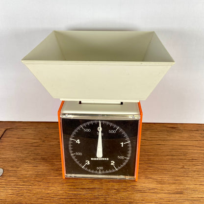 Vintage keuken weegschaal oranje