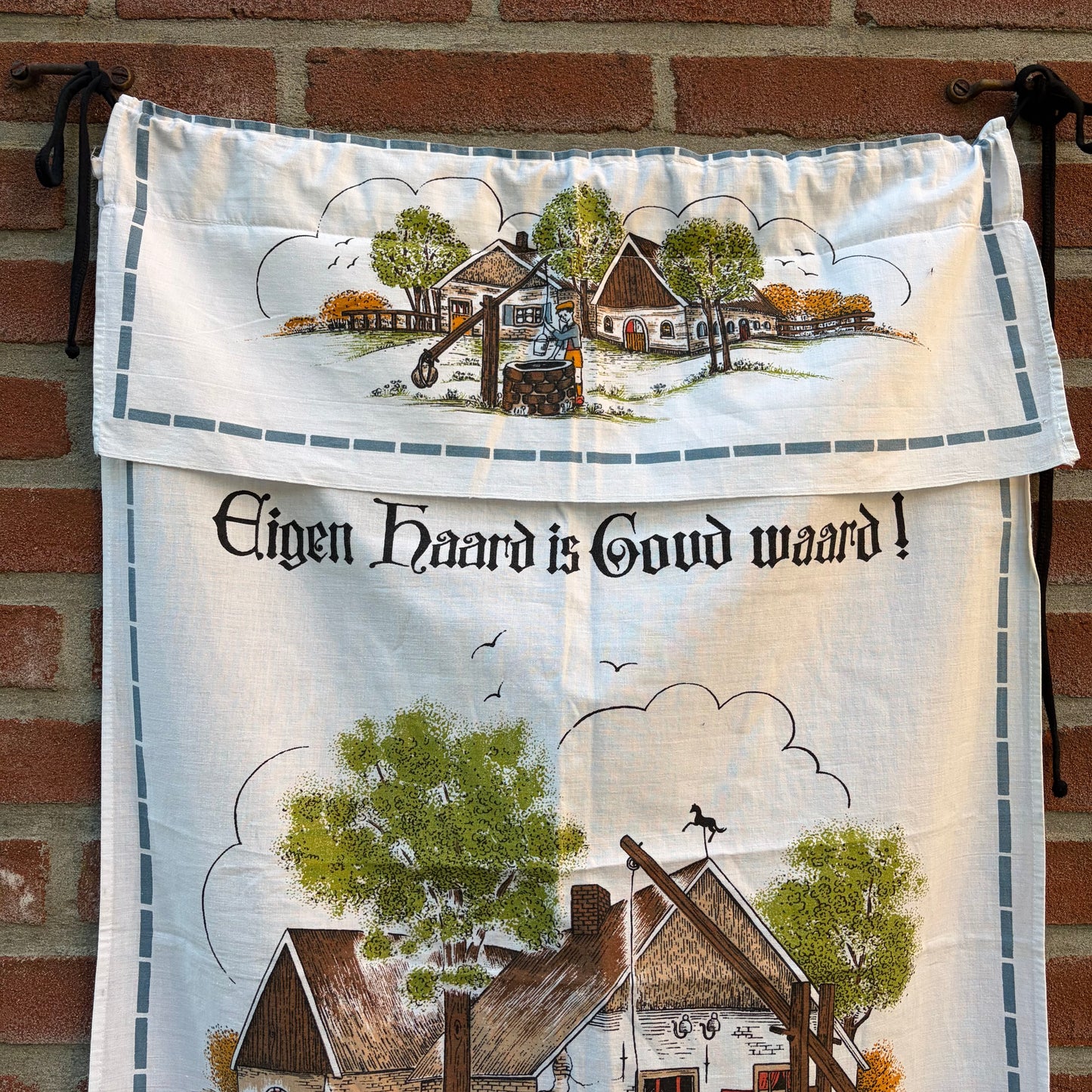 Vintage overhanddoek “Eigen haard is goud waard”