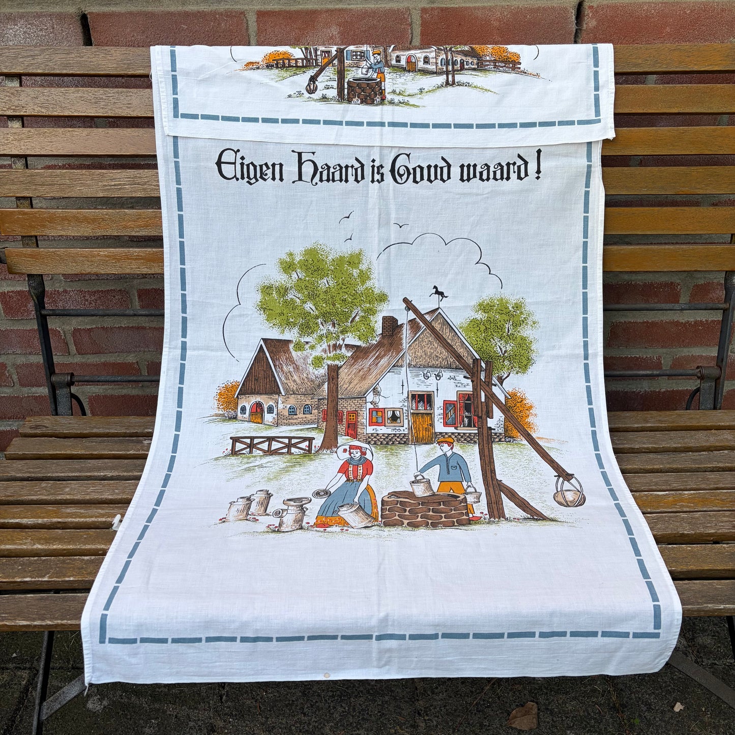 Vintage overhanddoek “Eigen haard is goud waard”