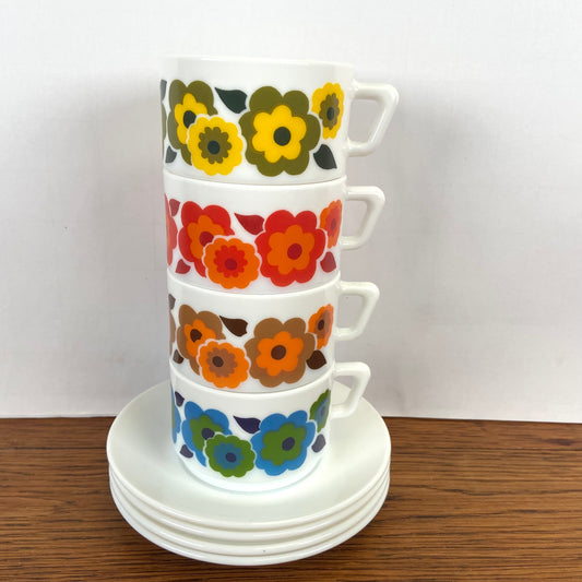 Vintage Arcopal Lotus kop en schotels