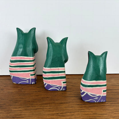 3 groene houten katten