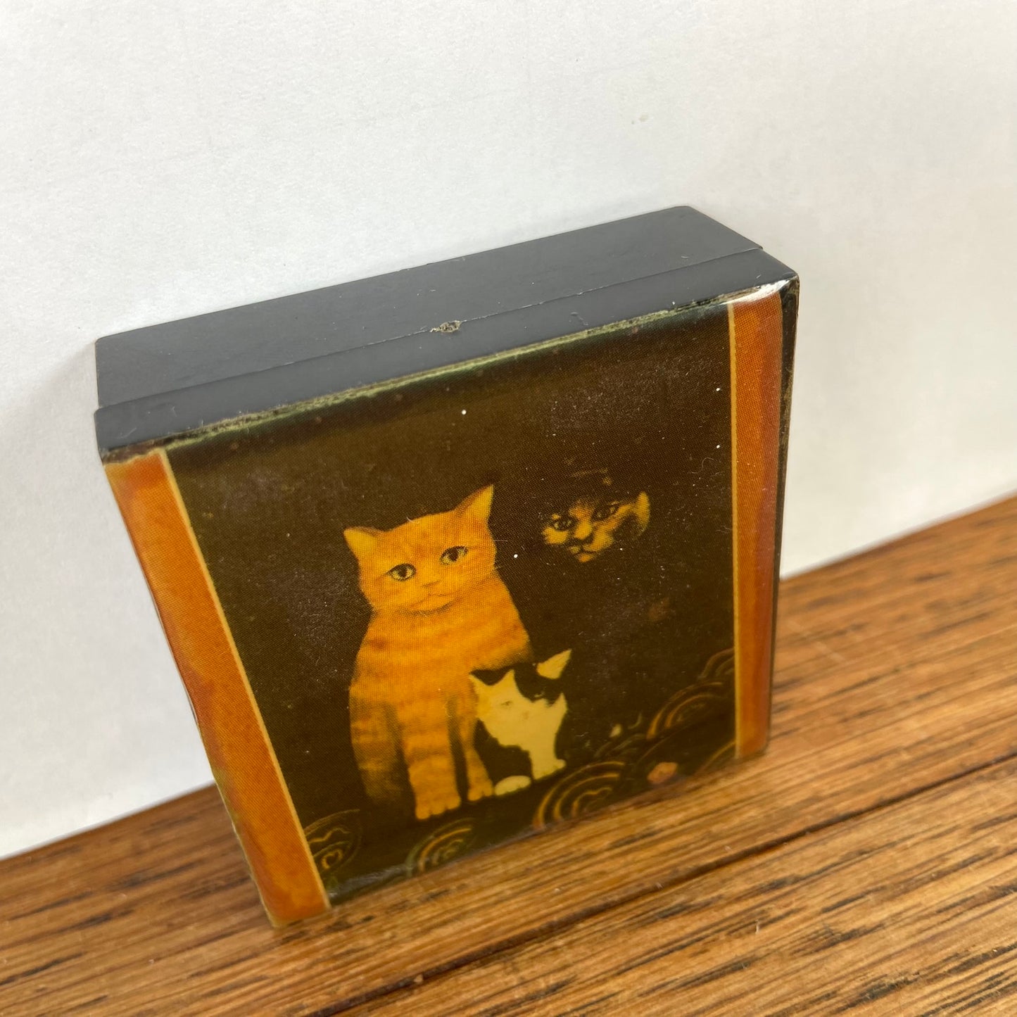 Zwart kunstof doosje katten