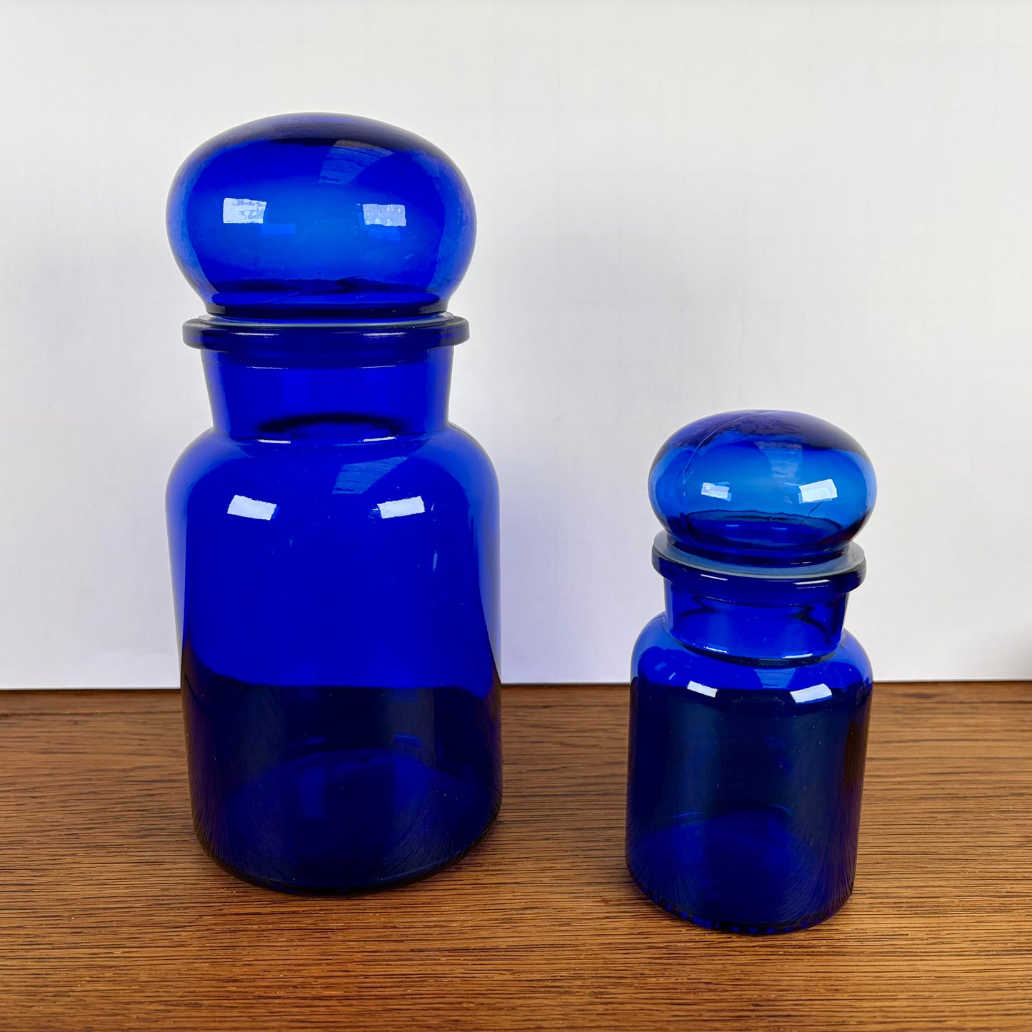 2 blauwe vintage apothekers potten