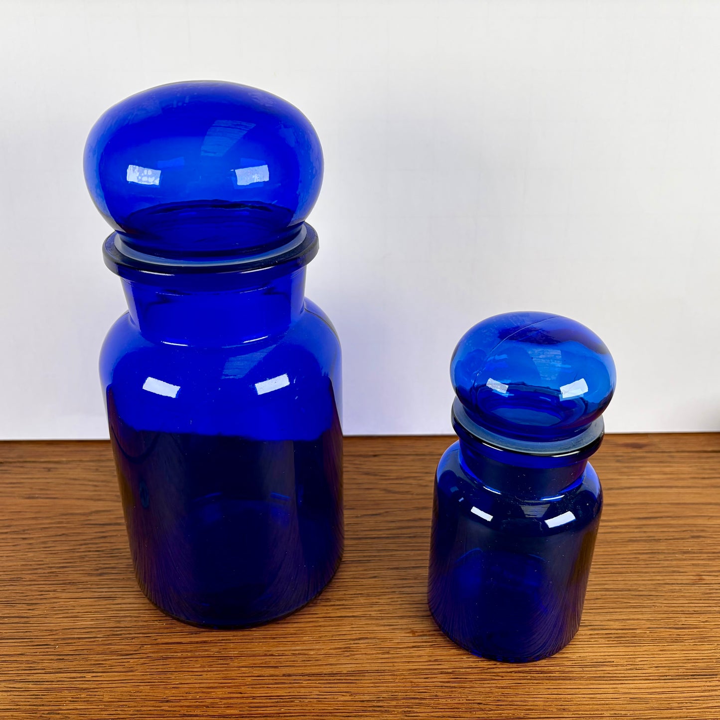 2 blauwe vintage apothekers potten