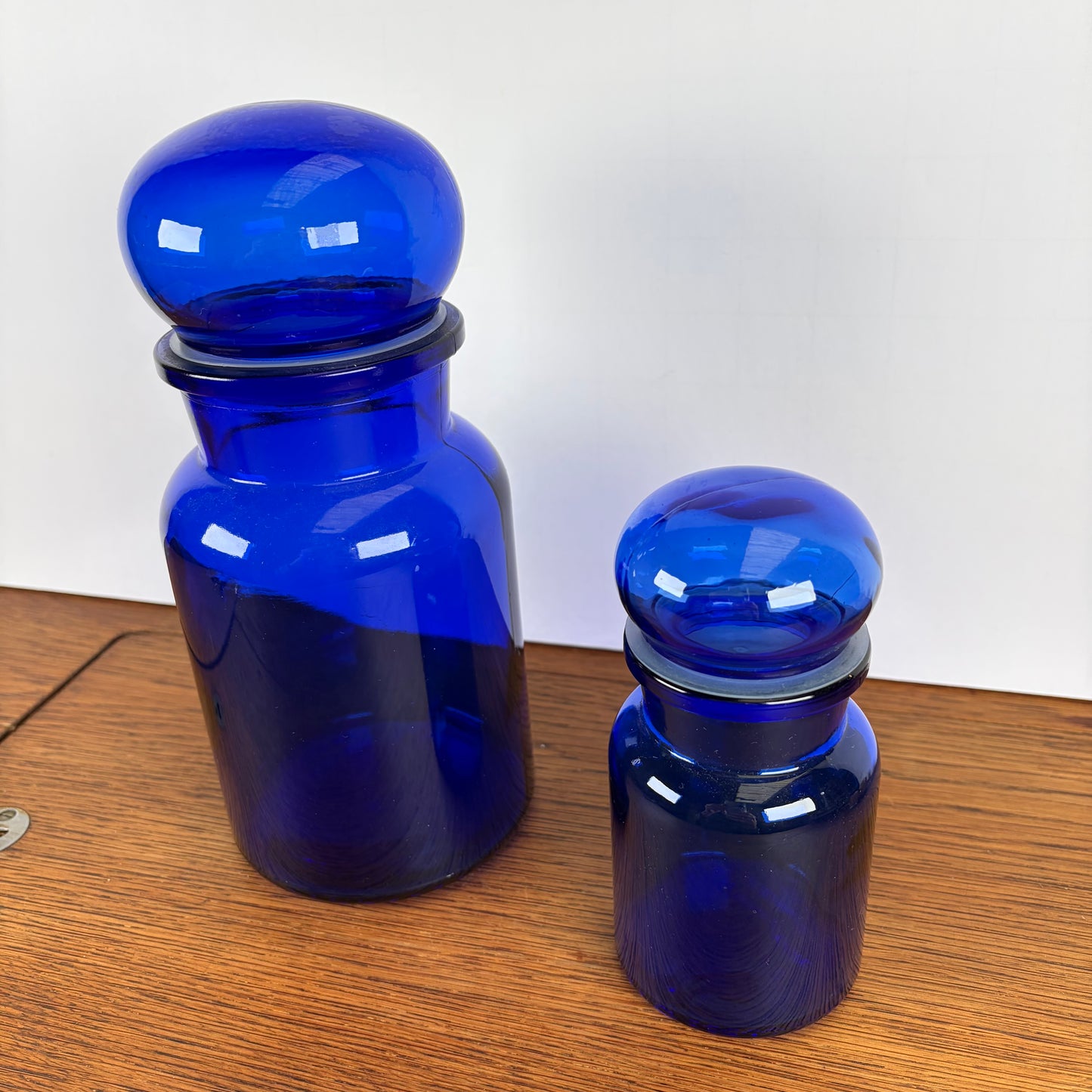 2 blauwe vintage apothekers potten