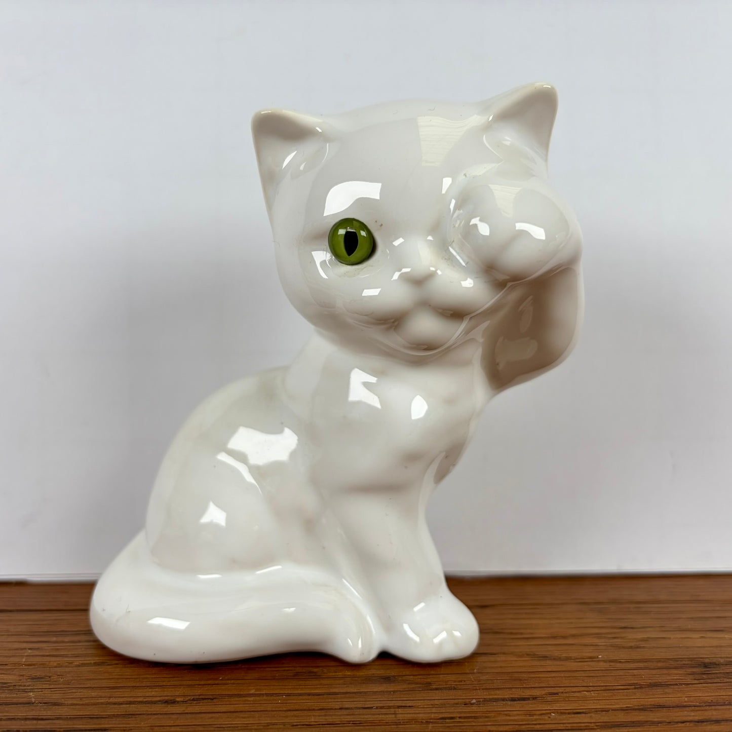 Vintage wit katje groene ogen klein