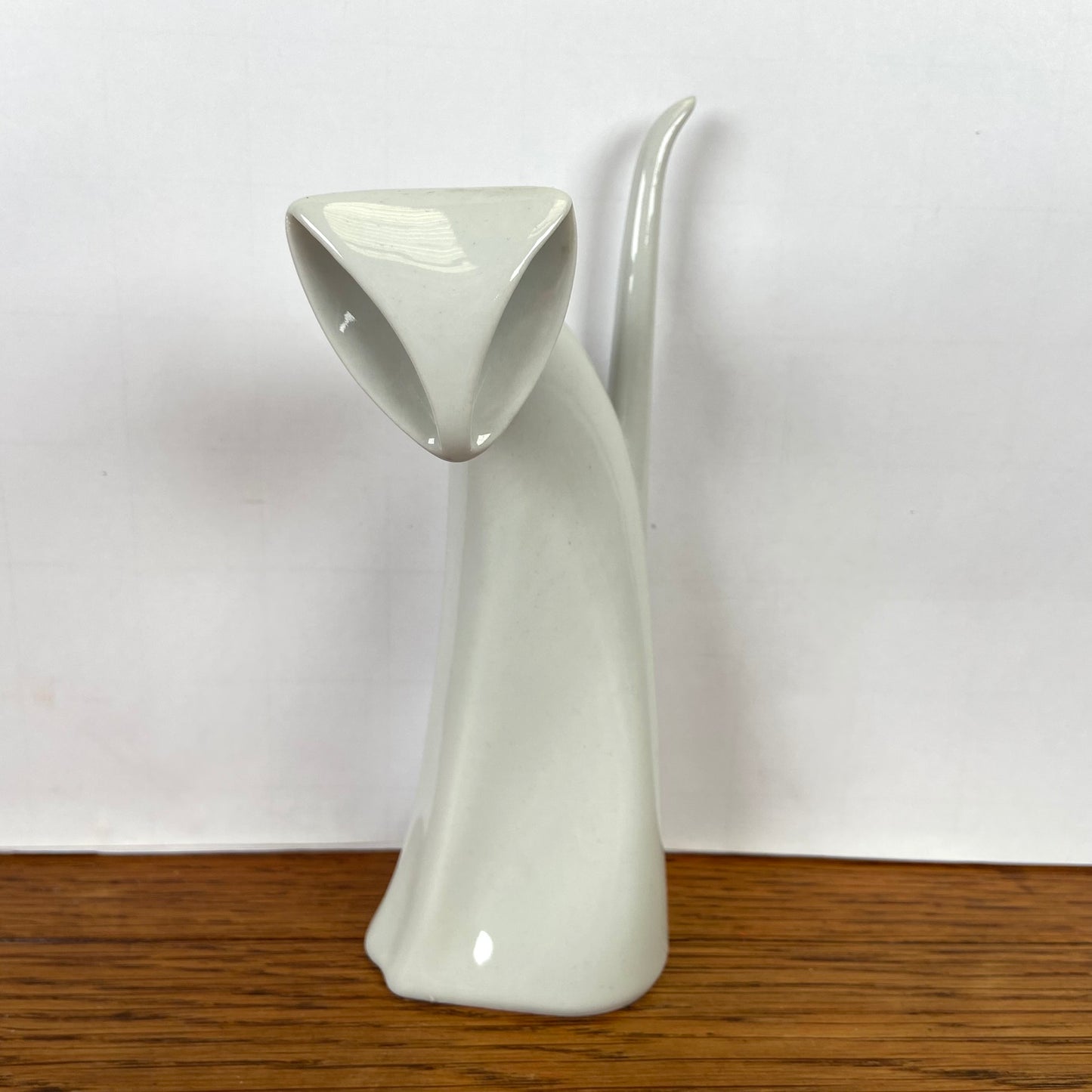 Witte design kat Royal Dux