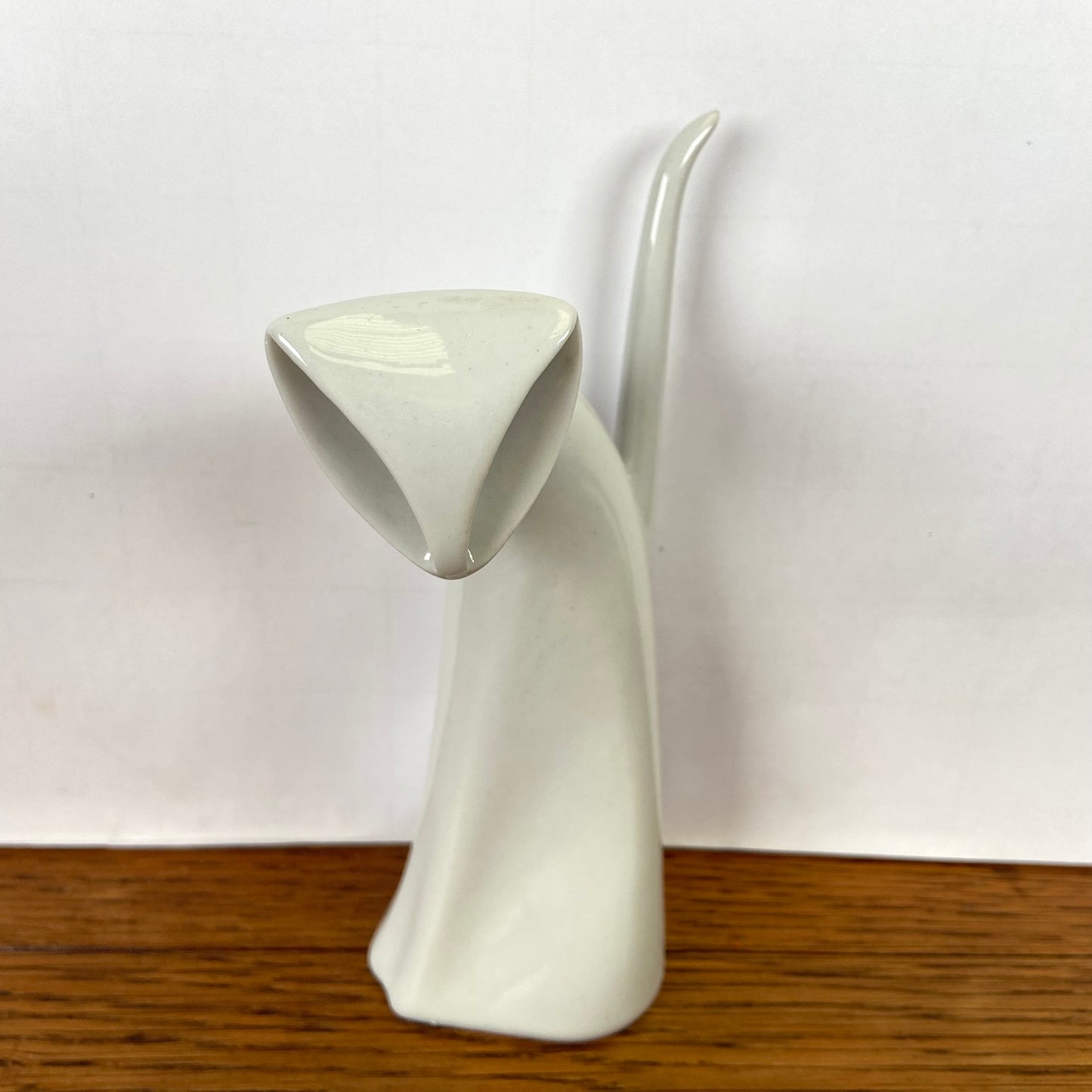 Witte design kat Royal Dux