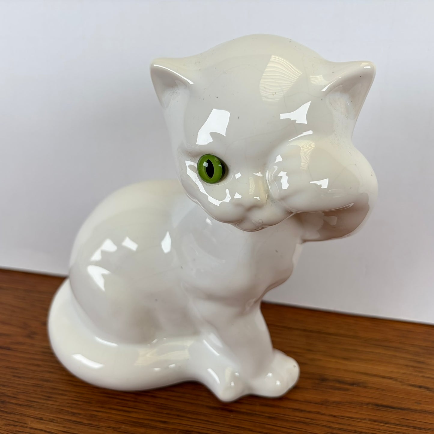 Vintage wit katje groene ogen groot