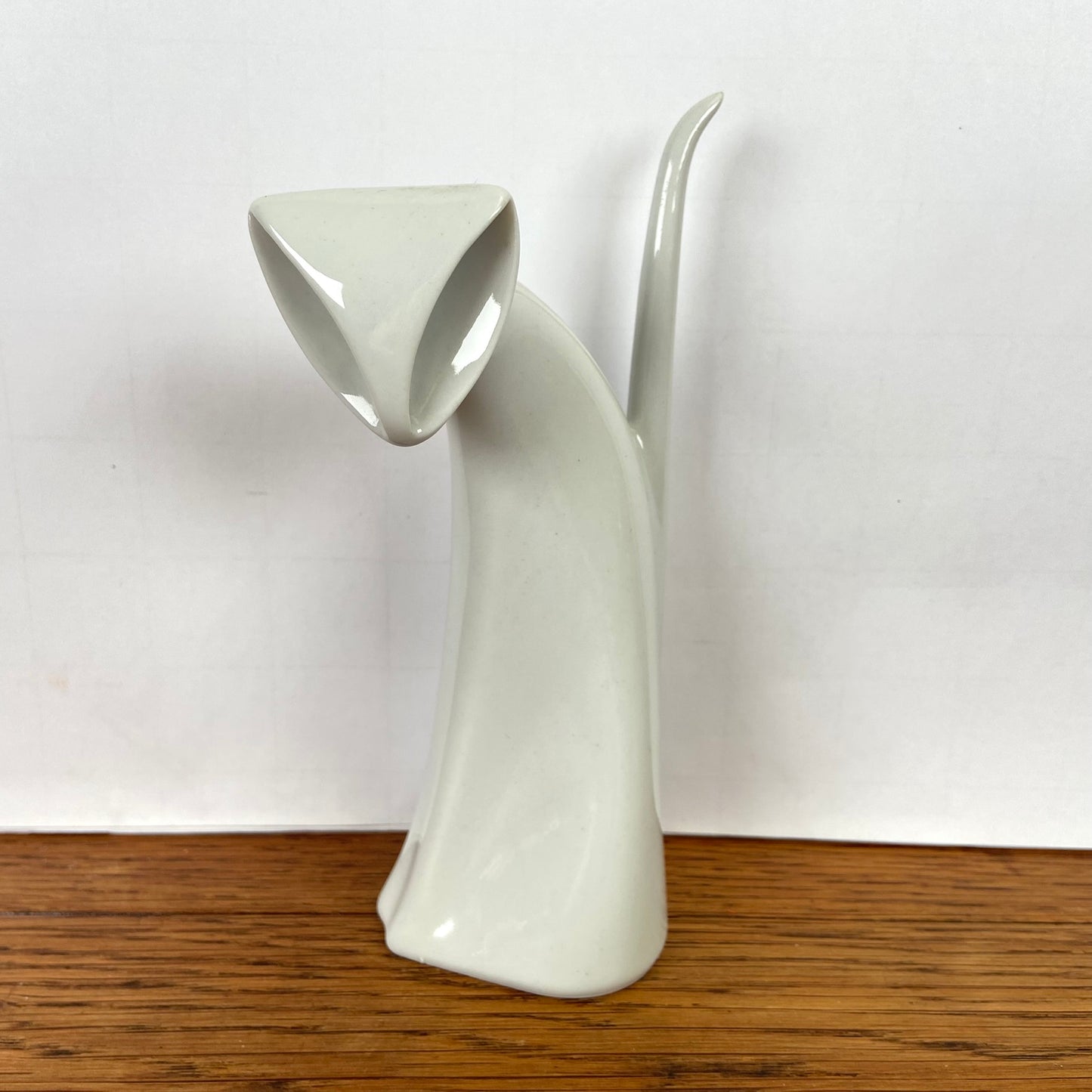 Witte design kat Royal Dux