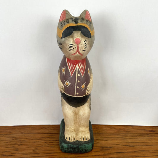 Houten kat in zomer tenue