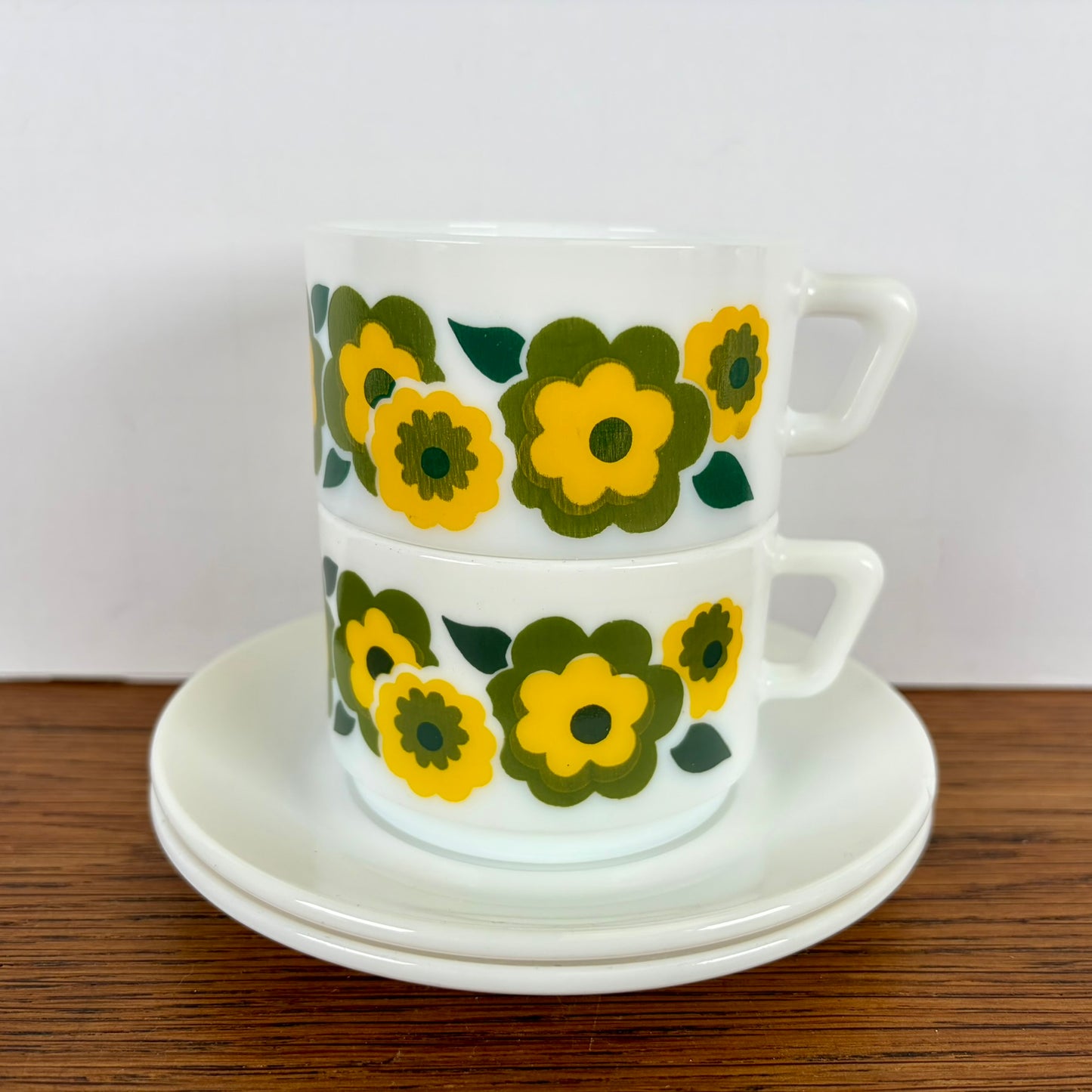 Arcopal lotus kop en schotels geel