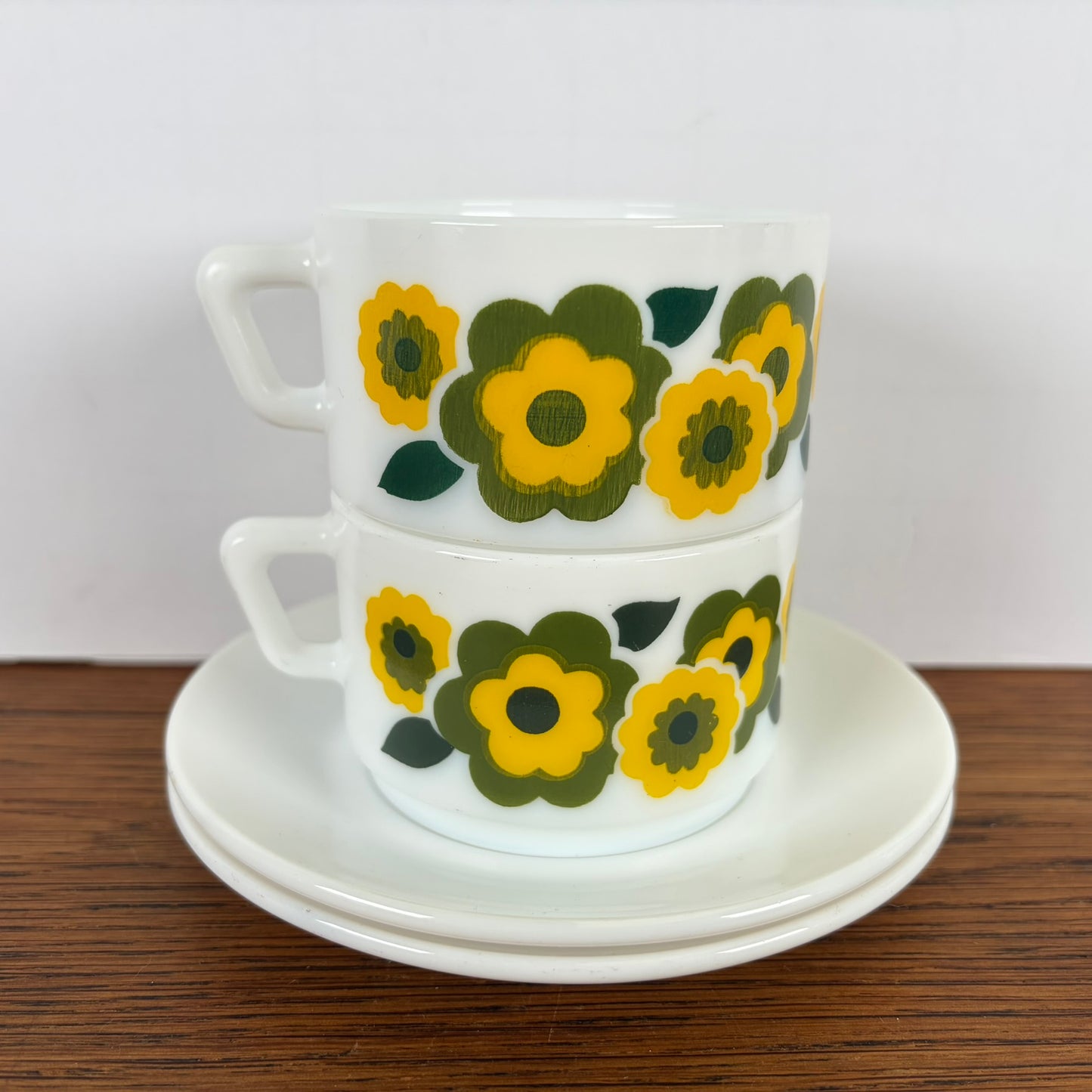 Arcopal lotus kop en schotels geel