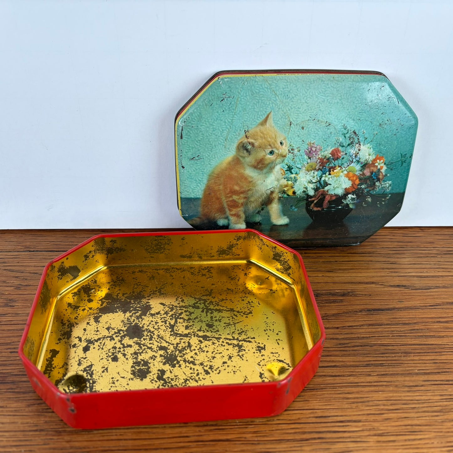 Vintage blikje rode kat