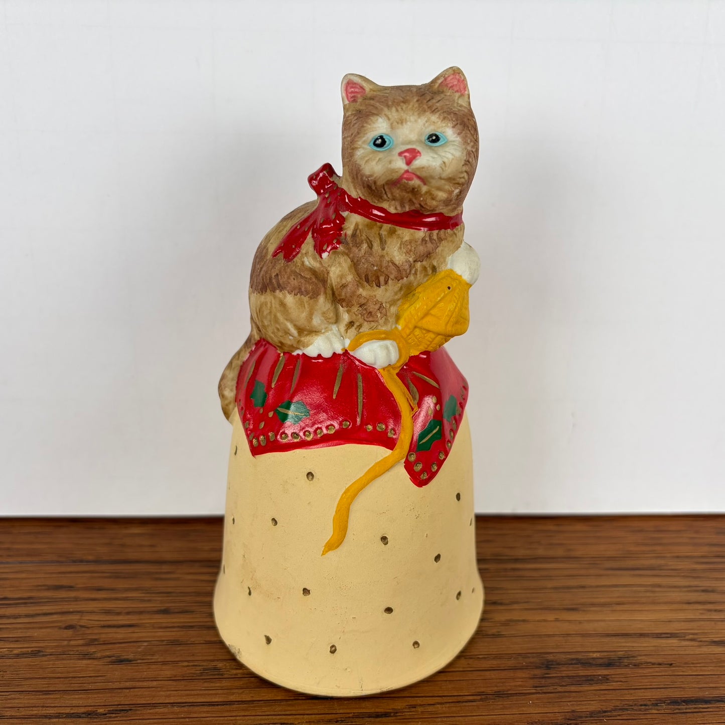 Keramieken kerstbel met kat