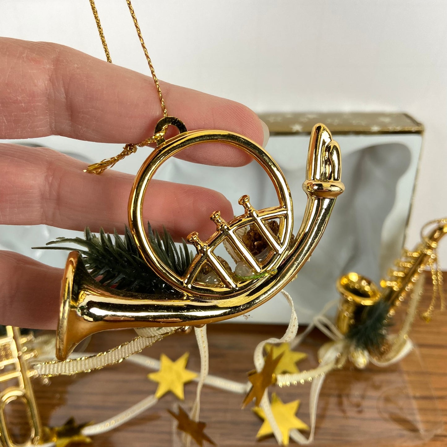 3 messingkleurige muziek hangers