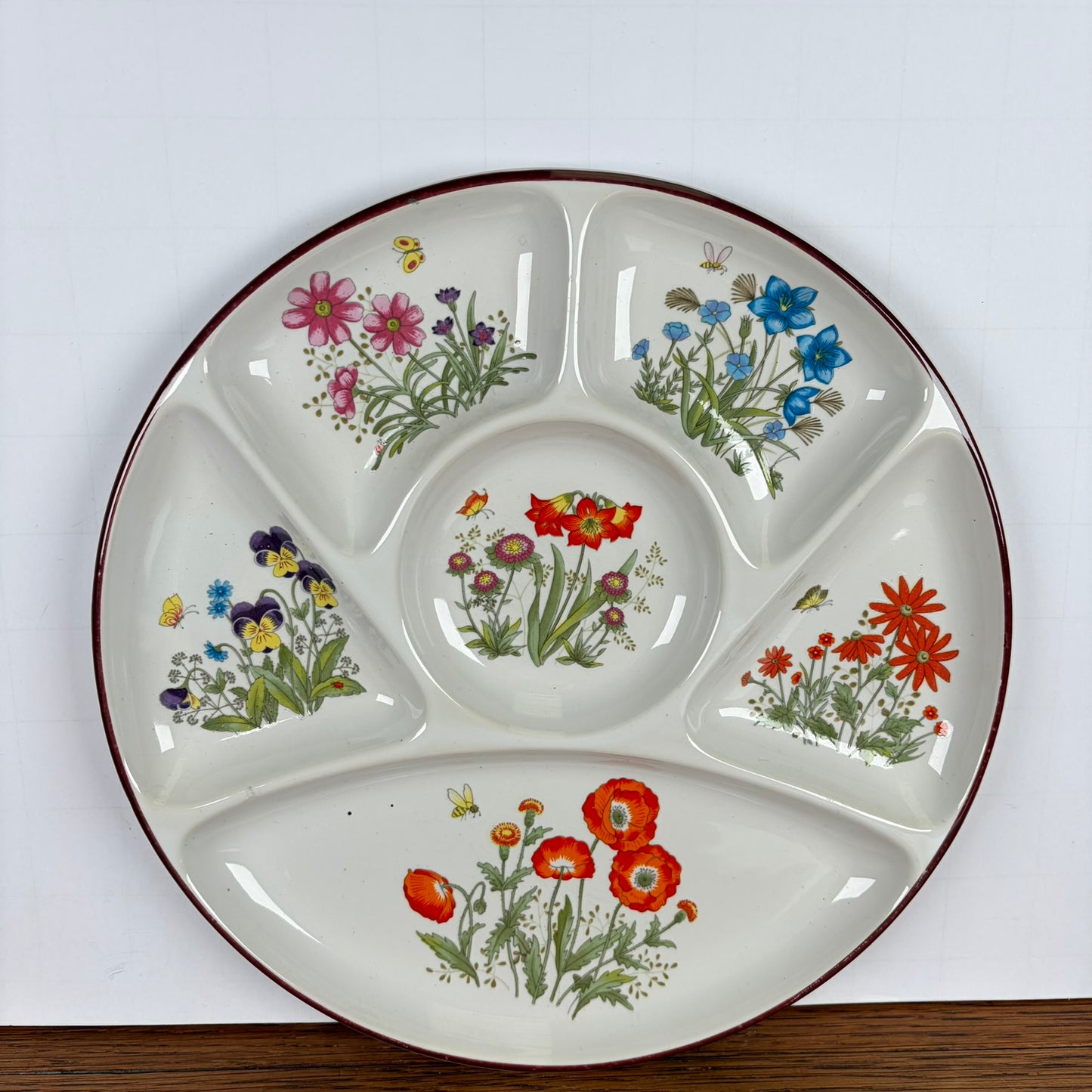 Wilde bloemen fondue en gourmet borden