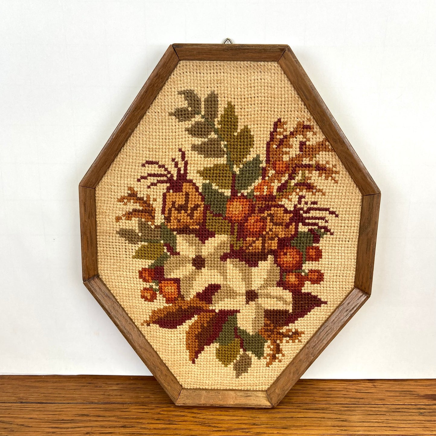 Vintage geborduurd schilderijtje bloemen