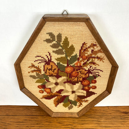 Vintage geborduurd schilderijtje bloemen