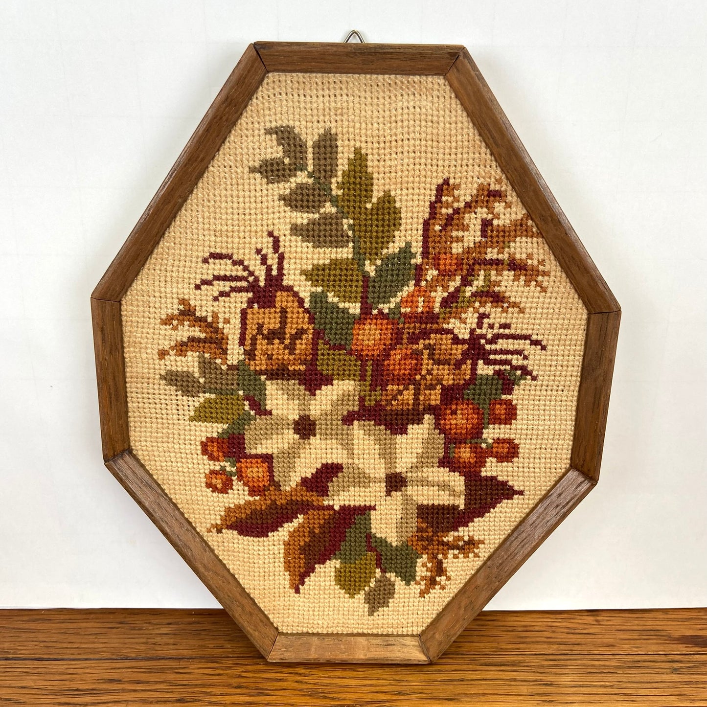 Vintage geborduurd schilderijtje bloemen