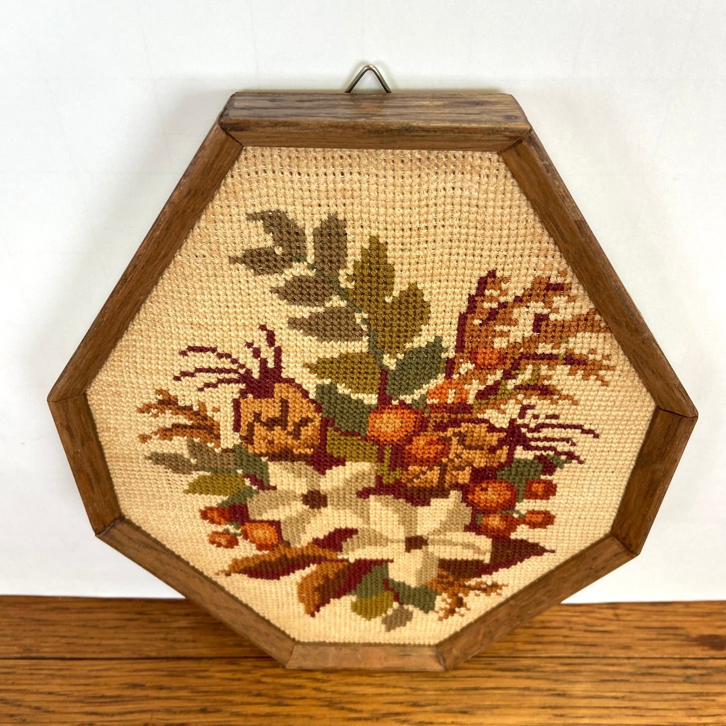 Vintage geborduurd schilderijtje bloemen