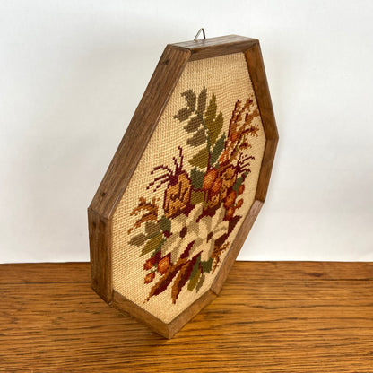 Vintage geborduurd schilderijtje bloemen