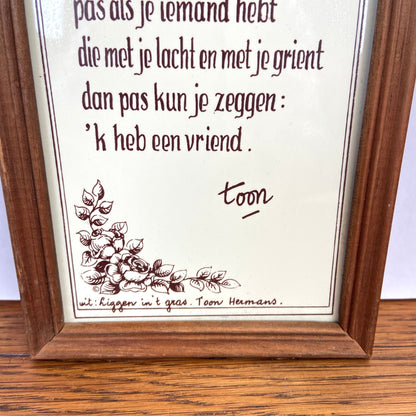 Vintage tegel met spreuk Toon Hermans