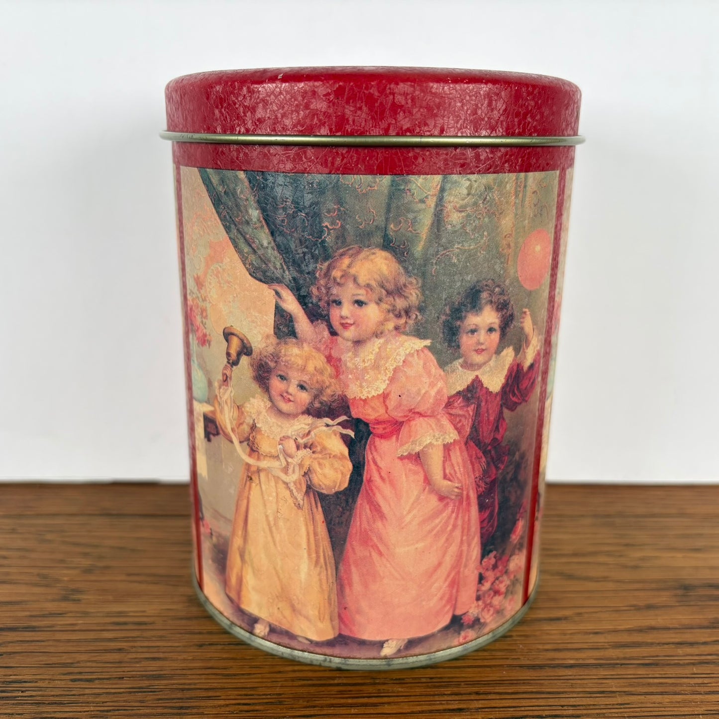 Donkerrood blik met engeltjes