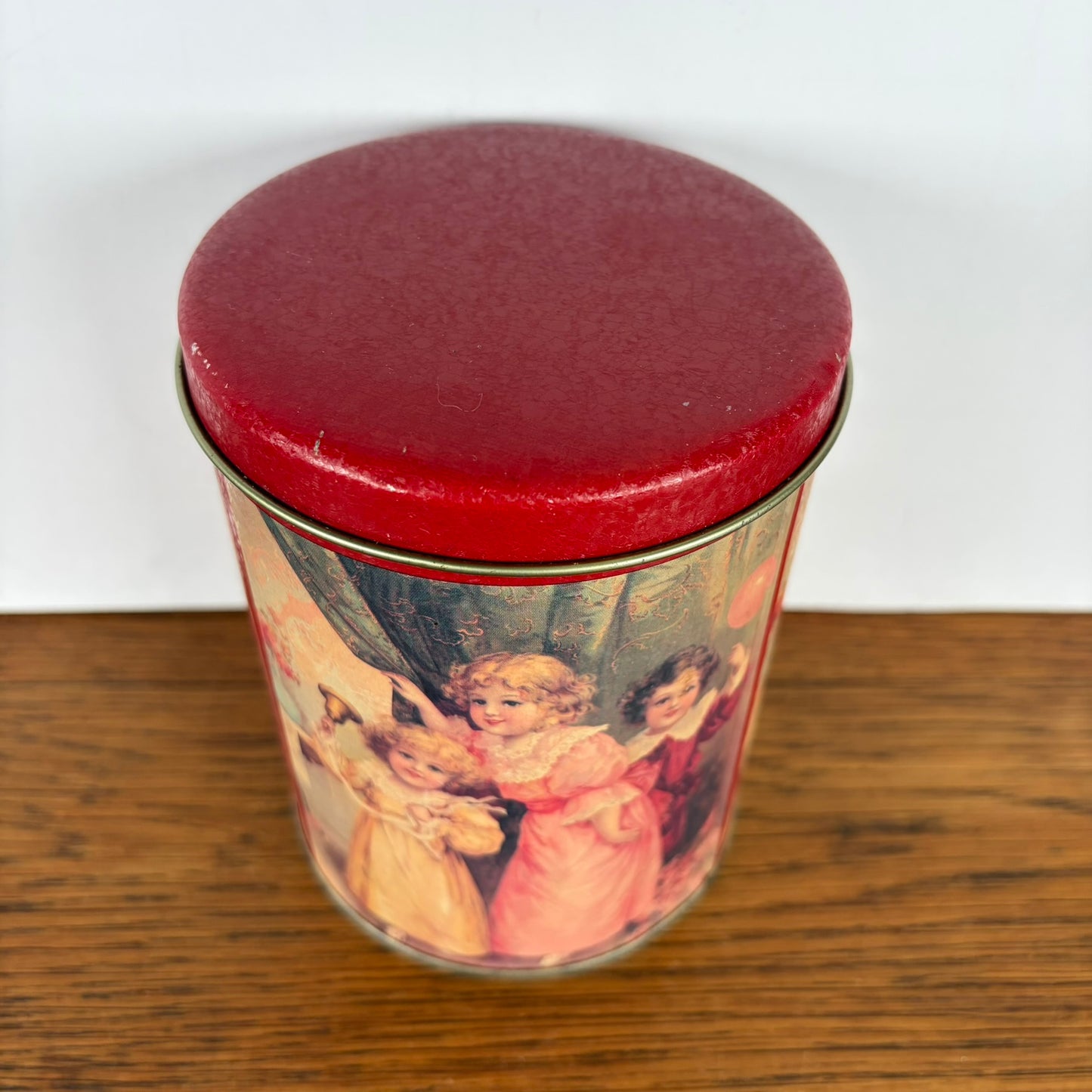 Donkerrood blik met engeltjes