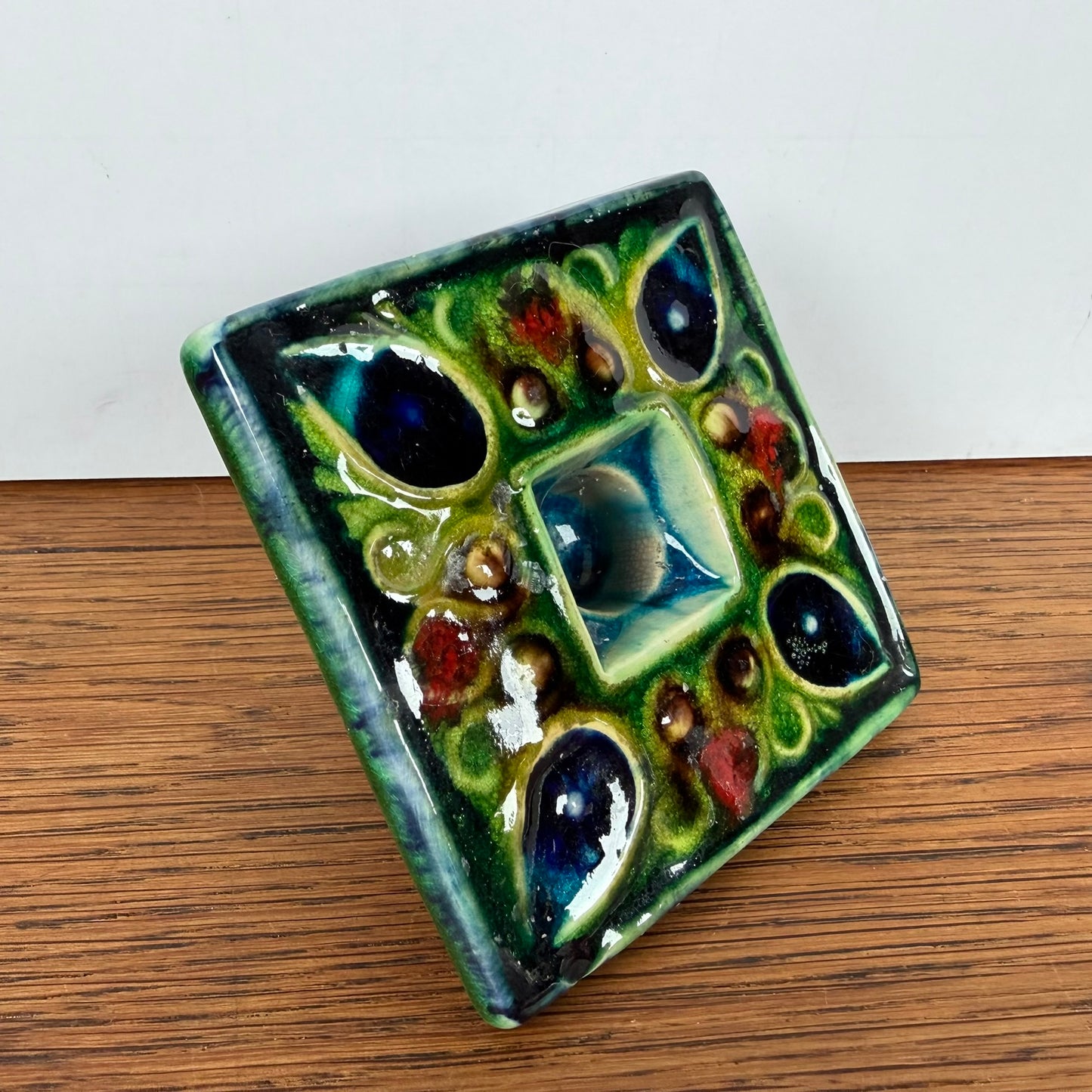 Vintage vierkante gekleurde kandelaar