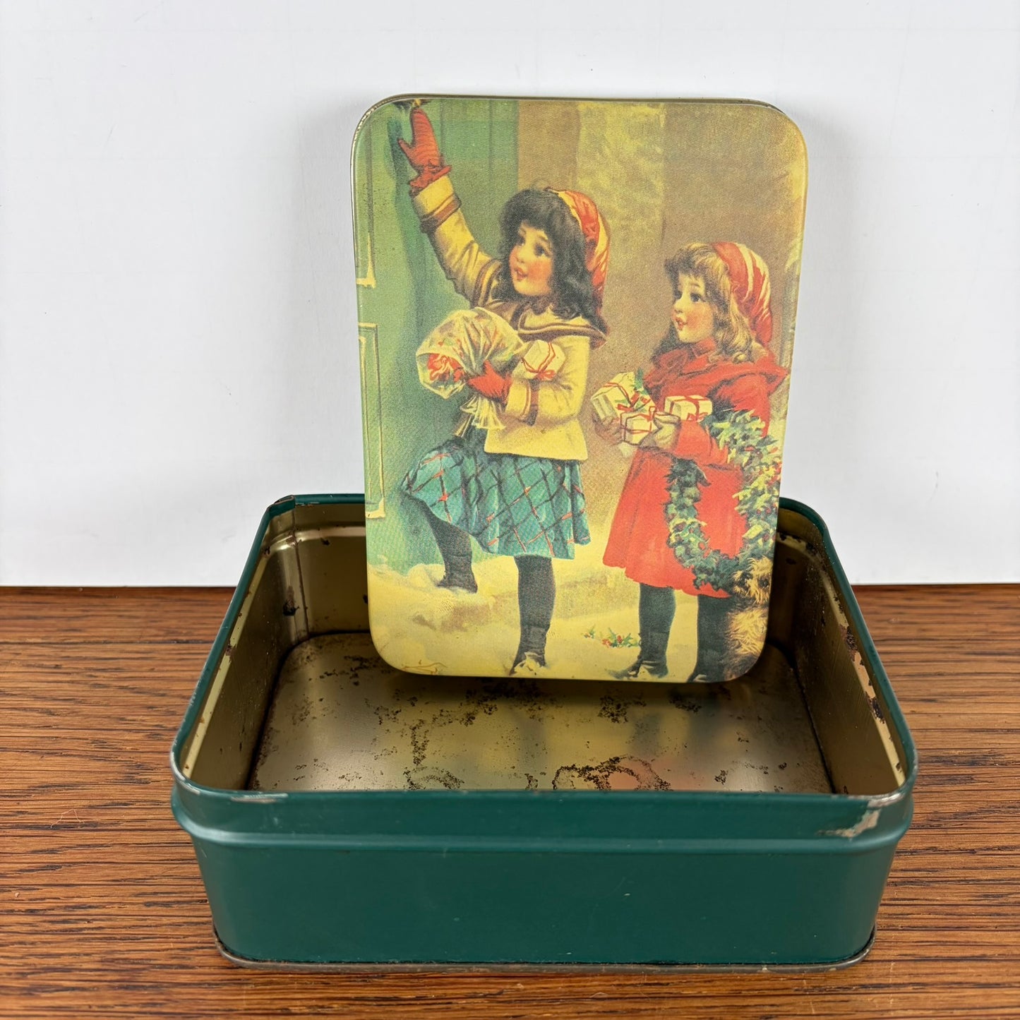 Vintage kerst blikje 2 meisjes