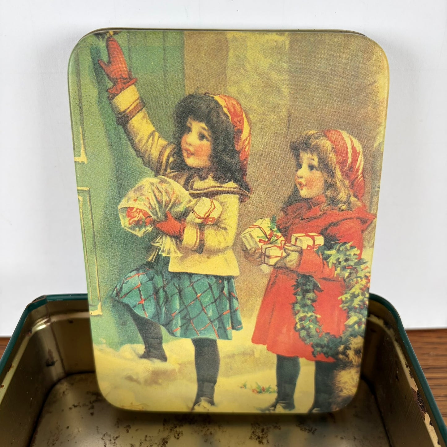Vintage kerst blikje 2 meisjes