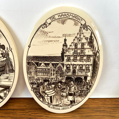 2 vintage tegels van de kaasmarkt-makerij